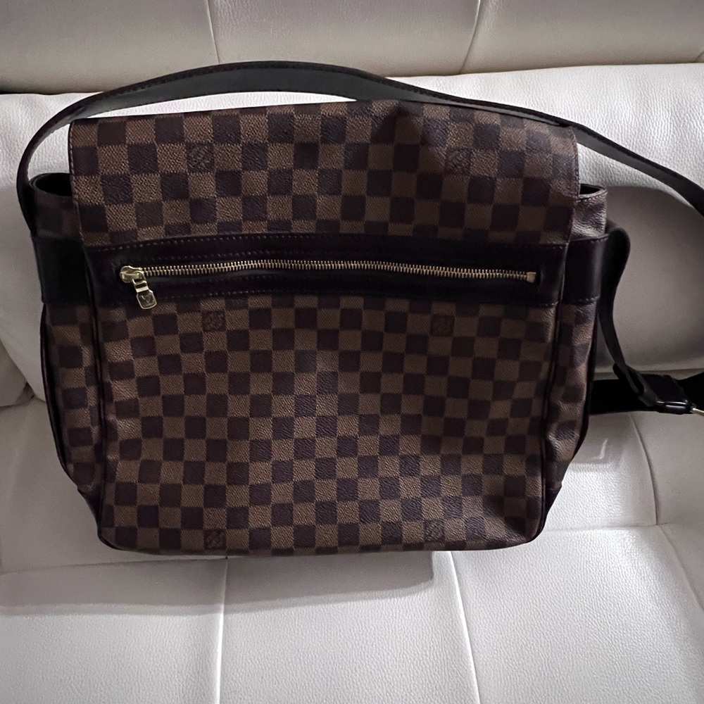LOUIS VUITTON Messenger Shoulder bag !!